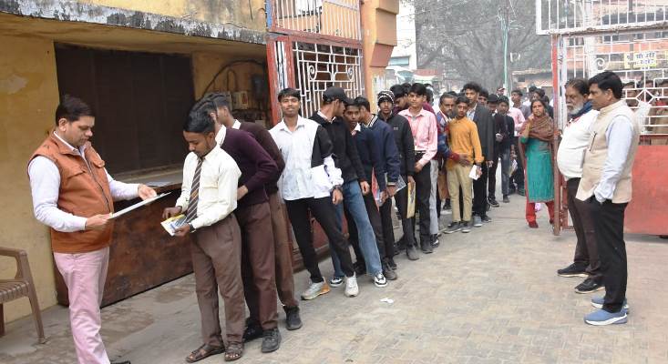 हाथरस में 2589 छात्रों ने छोड़ी सामाजिक विज्ञान व अंग्रेजी विषय की परीक्षा