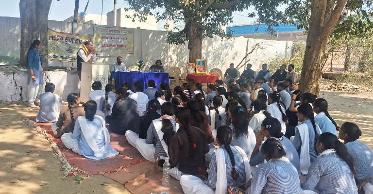 स्वयंसेवकों ने स्वच्छता रैली निकाल ग्रामीणों को किया जागरूक, सरस्वती महाविद्यालय के सात दिवसीय शिविर का आगाज
