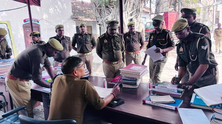 अपर पुलिस अधीक्षक ने किया थाना हसायन का वार्षिक निरीक्षण, शस्त्रागार और अभिलेखों की जांच की, दिए सुरक्षा के कड़े निर्देश