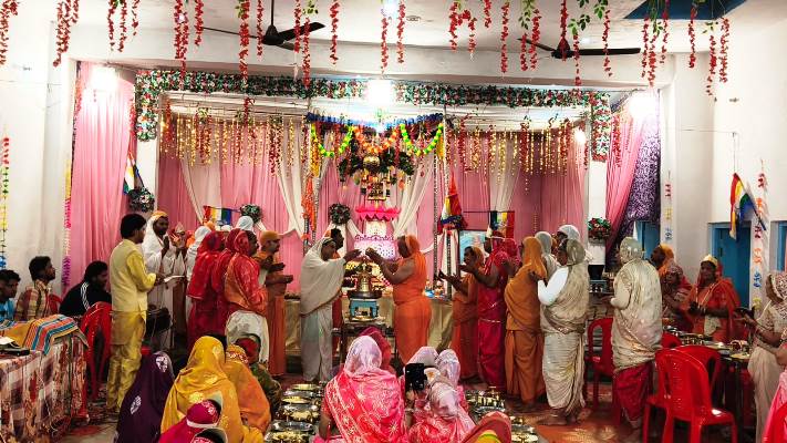 वेदी प्रतिष्ठा महोत्सव के दूसरे दिन उमड़ा श्रद्धा का सैलाब, मंत्रोच्चारण से गुंजायमान हुआ मंदिर परिसर