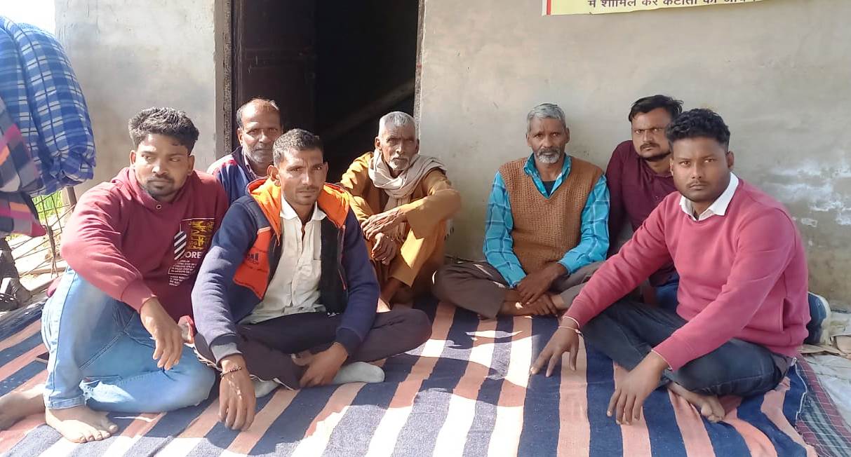 चकबंदी विभाग की मनमानी के खिलाफ किसानों का हल्लाबोल, उड़ान चक और गलत पैमाइश से नाराज काश्तकारों ने खोला मोर्चा, आमरण अनशन शुरू