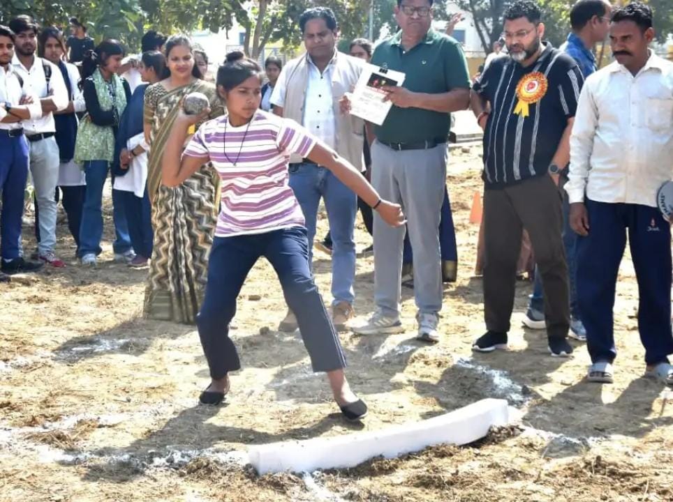 सादाबाद : खेल प्रतियोगिता में छात्र-छात्राओं ने दिखाई प्रतिभा, राजकीय महाविद्यालय में दो दिवसीय खेल प्रतियोगिता का शुभारंभ