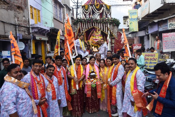 हाथरस में निकली खाटूश्याम की भव्य निशान यात्रा, जय श्री श्याम के उद्घोष से गूंजा शहर, बाबा के दर्शन को उमड़ा जनसैलाब, निकली आकर्षक झांकियां, हुआ जगह-जगह स्वागत