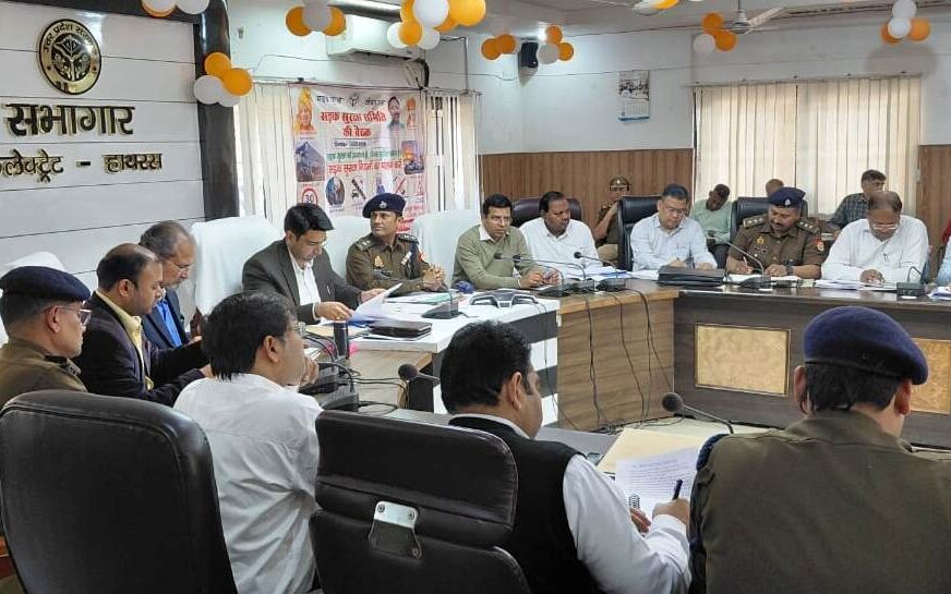हाथरस में यातायात सुधार को मास्टर प्लान, सड़क हादसे हुए तो अब अफसरों की तय होगी जिम्मेदारी, हतीसा बाईपास समेत ब्लैक स्पॉट्स पर लगेंगी हाई मास्क लाइटें