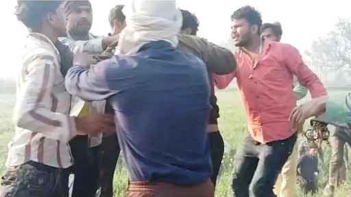 ई-रिक्शा और ट्रैक्टर की टक्कर के बाद भिड़े दो पक्ष, जंजीर और लाठी-डंडों से मारपीट में छह घायल