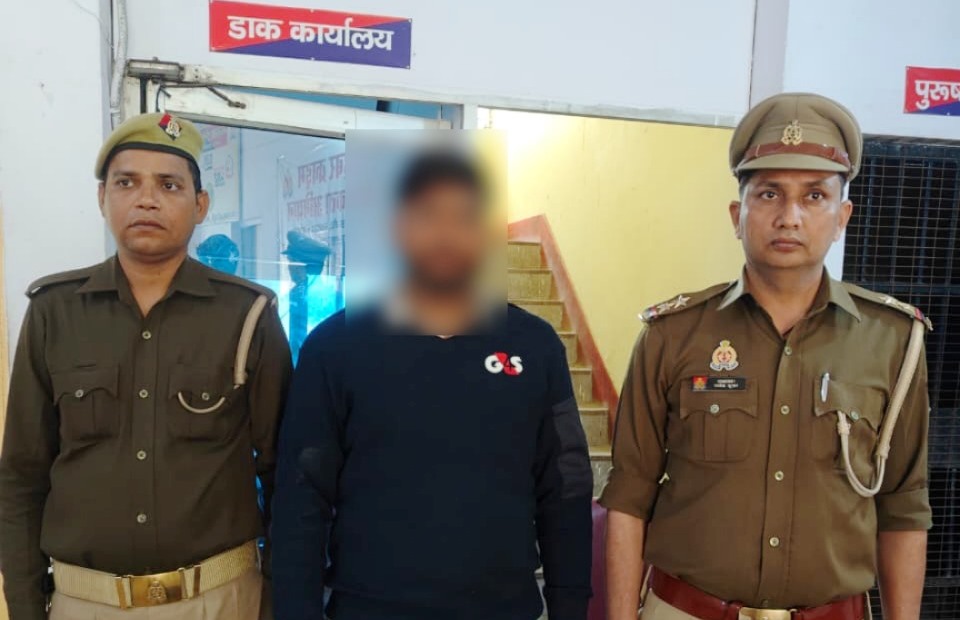 दुष्कर्म का आरोपी अवैध तमंचे और कारतूस के साथ गिरफ्तार, घर में अकेला पाकर युवती संग किया था गलत काम