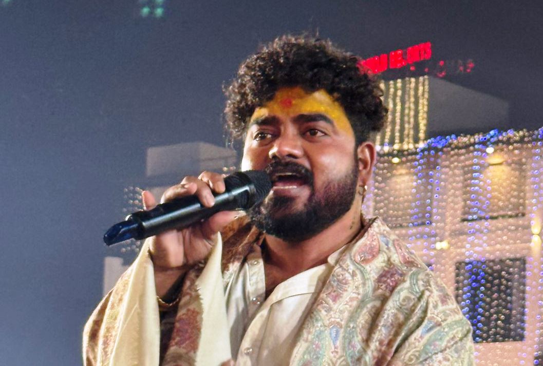 हाथरस में धूमधाम से मनाया फाल्गुन महोत्सव, श्री खाटू श्याम बाबा की भजन संध्या में उमड़ा जनसैलाब, हेमंत ब्रजवासी के भजनों पर झूमे हजारों श्याम भक्त