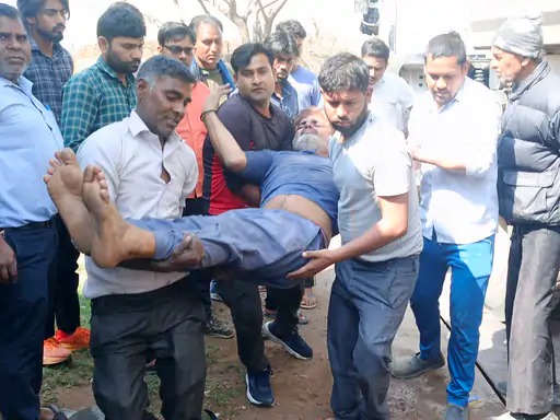 नेशनल हाईवे पर खड़े ट्रक का टायर फटने से बड़ा हादसा, धमाके की चपेट में आकर बुरी तरह घायल हुआ हेल्पर