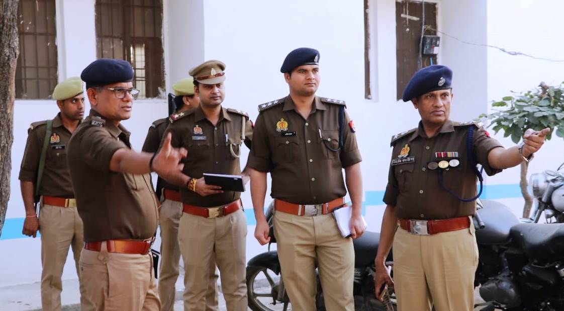 एसपी ने किया चंदपा थाने का औचक निरीक्षण, होली पर अराजक तत्वों से सख्ती से निपटने के निर्देश, रिक्रूट आरक्षियों के लिए आवास व्यवस्थाएं जांची, पुस्तकालय में पढ़ रहे छात्रों का बढ़ाया उत्साह