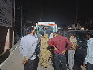 अज्ञात वाहन की टक्कर से टैम्पू सवार तीन घायल, दो की हालत गंभीर