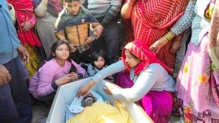 जम्मू-कश्मीर के राजौरी में तैनात हाथरस के जवान उमेश कुमार का हार्ट अटैक से निधन, राजकीय सम्मान के साथ अंतिम संस्कार