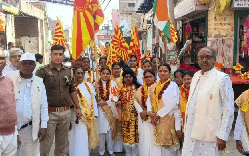 सासनी में ब्रह्माकुमारीज की शिव संदेश शोभायात्रा, आध्यात्मिक संदेशों से गूंजा कस्बा