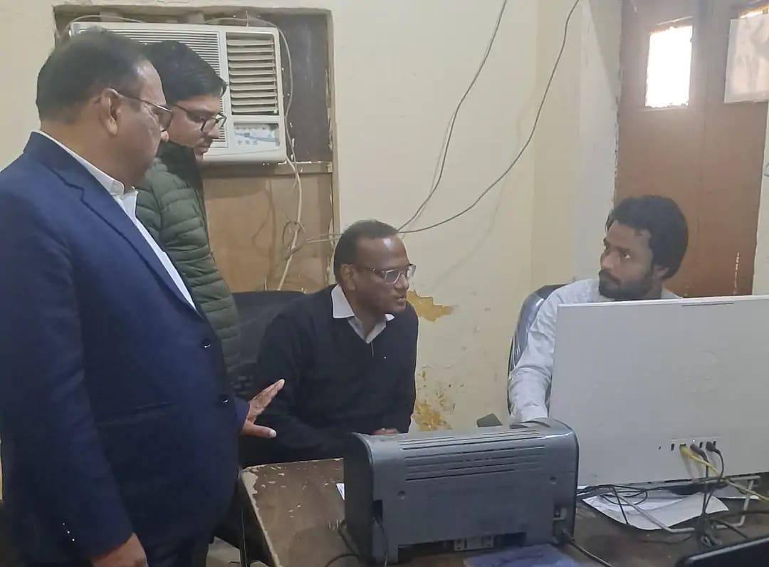 सादाबाद : एडीएम ने की निर्वाचन कार्यों की समीक्षा