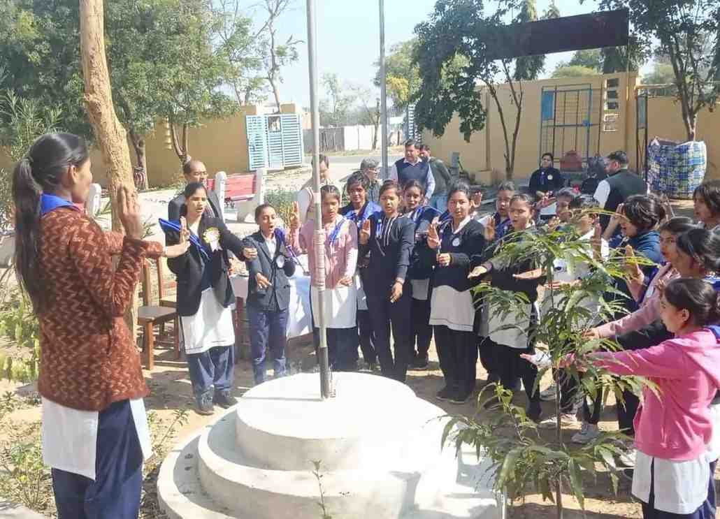 सादाबाद : टेंट पिचिंग प्रतियोगिता में महादेवी वर्मा टोली प्रथम