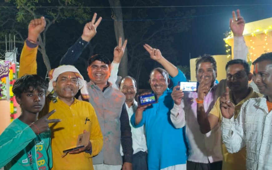 हसायन में आतिशबाजी और जयकारों के साथ मनाई गई भारतीय टीम की जीत