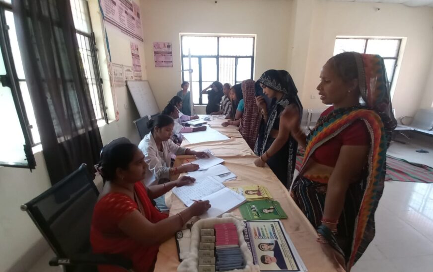 हसायन : ‘हाई रिस्क प्रेग्नेंसी दिवस’ पर 43 गर्भवती महिलाओं का हुआ स्वास्थ्य परीक्षण