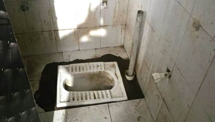 सीएचसी हसायन में स्टाफ की लापरवाही से नवजात की मौत, पिता ने जिलाधिकारी से लगाई न्याय की गुहार, अस्पताल में बिजली, शौचालय और साफ-सफाई समेत अन्य सुविधाओं का अभाव