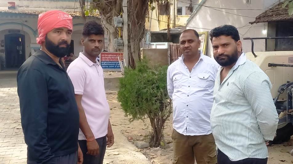 हसायन : परीक्षा केंद्र से लौट रहे साले-बहनोई पर युवकों ने किया जानलेवा, पुलिस ने दर्ज नहीं किया मुकदमा