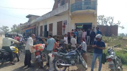 हसायन : गैस एजेंसी से गोदाम से गैस सिलेडर लेने के लिए लगानी पड रही उपभोक्ताओं को दौड