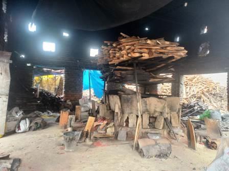 हसायन : गैस बिना कैसे बनेगी सुहाग की चूडियां,लकडी भी हुई महंगी भट्टी कारोबार