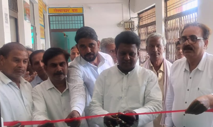 हसायन : प्रदेश सरकार के 9 वर्ष पूरे होने पर ब्लॉक परिसर में प्रदर्शनी का हुआ आयोजन, स्वयं सहायता समूह की महिलाओं ने लगाए स्टॉल