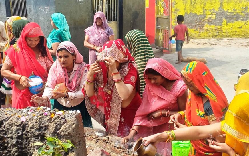 हसायन में गूँजे ‘माँ कात्यायनी’ के जयकारे, मंत्रोच्चारण और चालीसा पाठ से भक्तिमय हुआ वातावरण