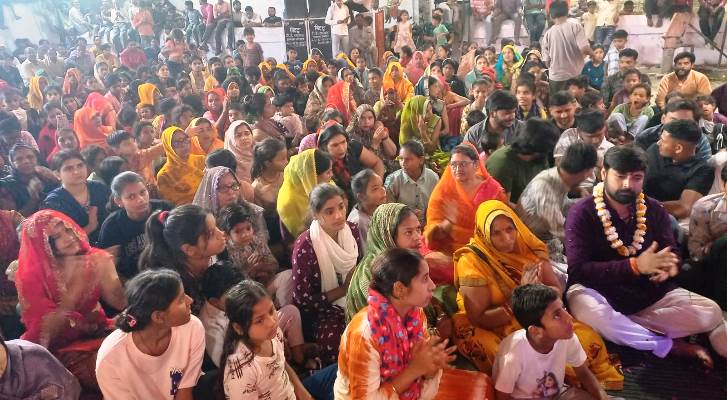 हसायन : प्राचीन दाऊजी मंदिर में सजा माँ भगवती का दिव्य दरबार, श्री महाकाल युवा कमेटी द्वारा आयोजित जागरण में झूम उठे श्रद्धालु, तारा रानी की कथा के साथ हुआ समापन