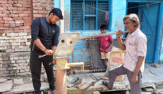 हसायन : छह दिन बाद बहाल हुई नगर की पेयजल आपूर्ति, फुंकी हुई केबल बदली, खराब हैंडपंप भी हुए दुरुस्त