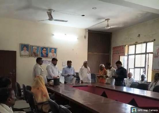 हसायन नगर पंचायत कार्यालय में मनोनीत सभासदों को एसडीएम ने दिलाई शपथ