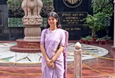 आंगनबाड़ी सहायिका की बेटी ने पीसीएस परीक्षा में मारी बाजी, डिप्टी जेलर बनकर लहराया कामयाबी का परचम