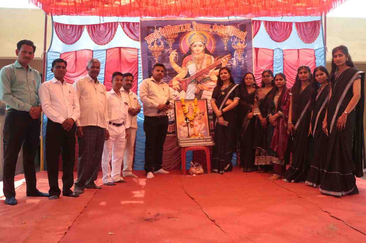 हसायन : सालाना परीक्षा में उत्तीर्ण छात्र छात्रा सम्मान प्राप्त कर हुए प्रसन्न