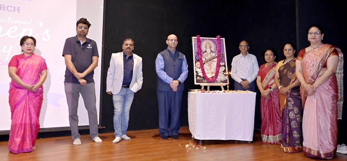 केडी विश्वविद्यालय में चिकित्सा क्षेत्र की महिला विभूतियां सम्मानित, डॉ. मनेष लाहौरी बोले – समाज की प्रगति के लिए महिलाओं का सशक्त होना जरूरी