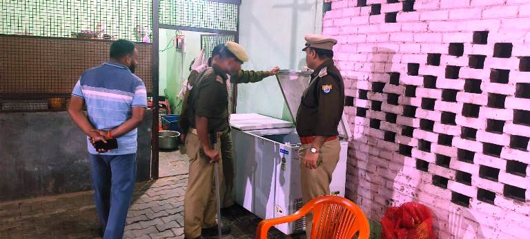 आबकारी और पुलिस टीम ने ढाबों-होटलों पर की सघन छापेमारी, संदिग्ध वाहनों की भी हुई तलाशी