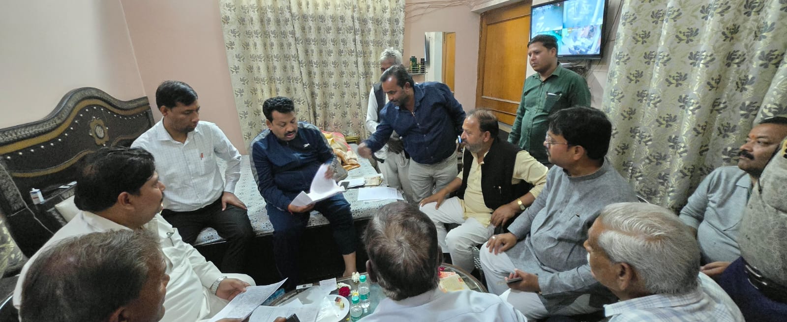 पुरदिलनगर : दंगल परिसर पर अवैध कब्जे को लेकर सांसद से मिला प्रतिनिधिमंडल, अनूप प्रधान ने अफसरों को दिए निर्देश