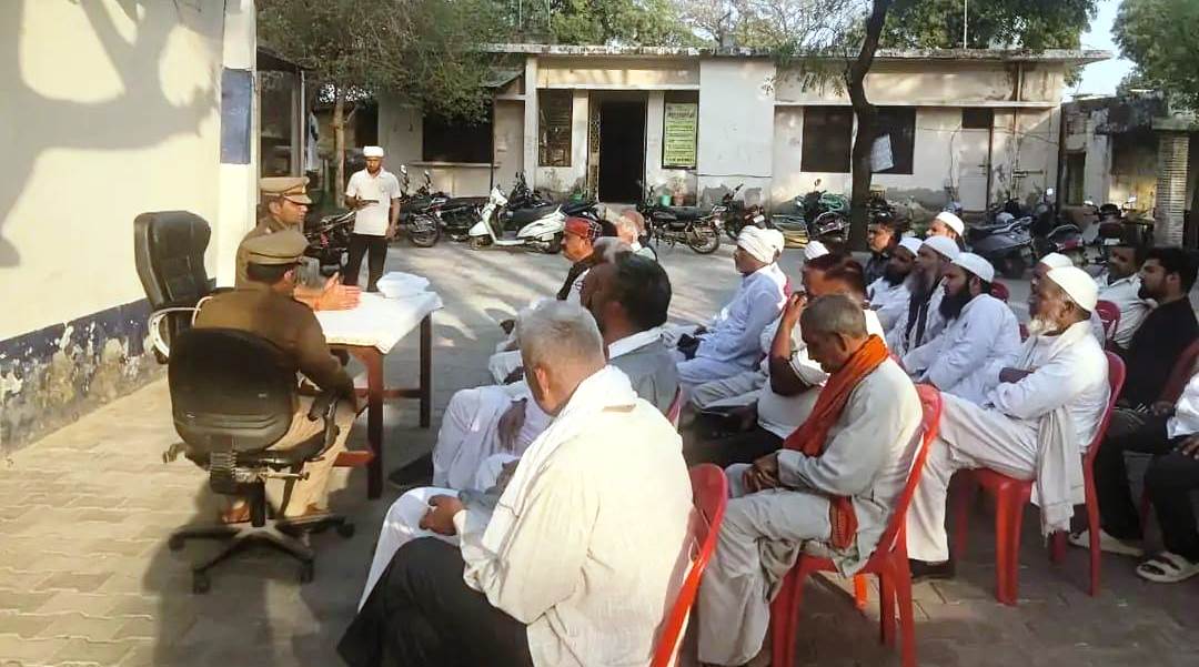 सादाबाद : संवेदनशील स्थानों पर तैनात रहेगी पुलिस, बिसावर चौकी पर रमजान और होली को लेकर बैठक सम्पन्न