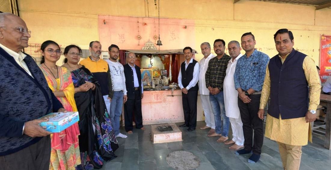 डॉ. विकास शर्मा के मुख्य आतिथ्य में वृद्धाश्रम में भव्य होली मिलन एवं निःशुल्क स्वास्थ्य शिविर आयोजित