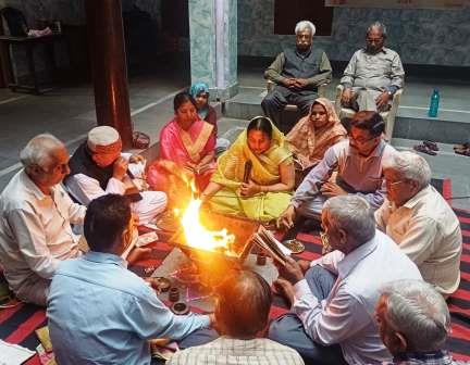 ​सासनी में आर्य समाज ने होलिका दहन पर हवन यज्ञ का आयोजन किया