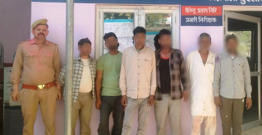 मुरसान पुलिस ने हार-जीत की बाजी लगाते छह जुआरियों को दबोचा, कोटा जाने वाले रास्ते पर हुई गिरफ्तारी, नकदी व ताश के पत्ते बरामद