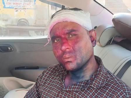 सादाबाद : गांव पिपरामई में पूर्व नेवी कर्मी के साथ मारपीट, गाड़ी पर पथराव करने का आरोप, आरोपियों की तलाश में जुटी पुलिस