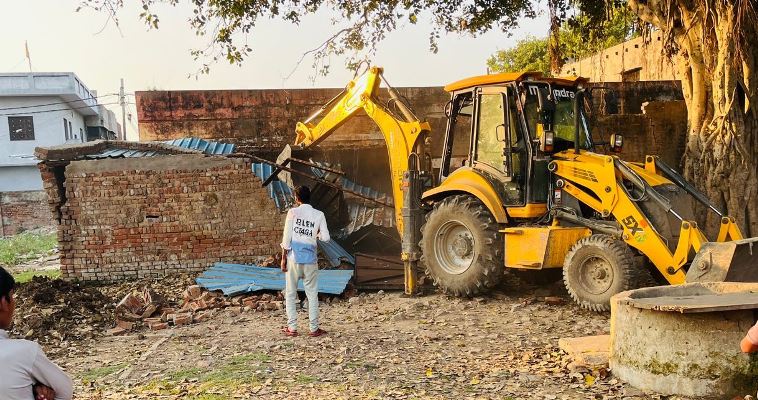 हाथरस में आरएसपी अध्यक्ष पर अवैध कब्जे का आरोप, पीएम का पिंड दान करने और अवैध कब्जे के आरोप में पंकज धवरैया के खिलाफ रिपोर्ट दर्ज, पंकज बोले – सवर्णो की आवाज उठाने का यही अंजाम होना था