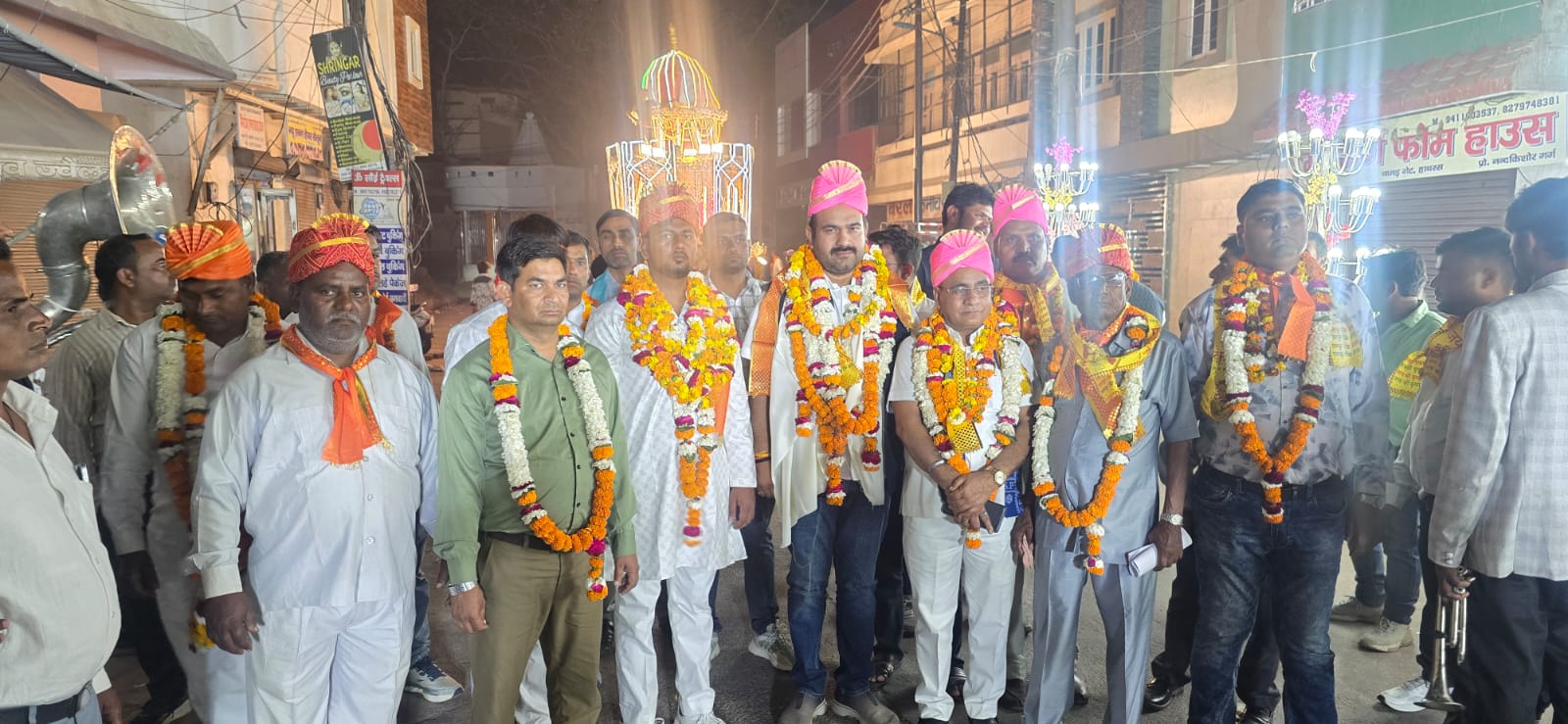 हाथरस में धूमधाम से निकली चेतेश्वर महादेव की रथयात्रा, आकर्षक झांकियों और कलाकारों ने बांधा समां, जगह-जगह हुआ स्वागत