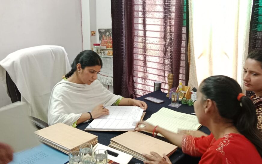 वन स्टॉप सेंटर में जिला विधिक सेवा प्राधिकरण की सचिव ने परखीं व्यवस्थाएं, मामलों के त्वरित निस्तारण पर जोर