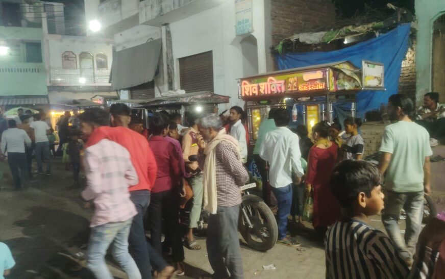 हसायन : शिव मंदिर परिसर में उमड़ा जनसैलाब, फूलडोल मेले में बिखरे होली के रंग