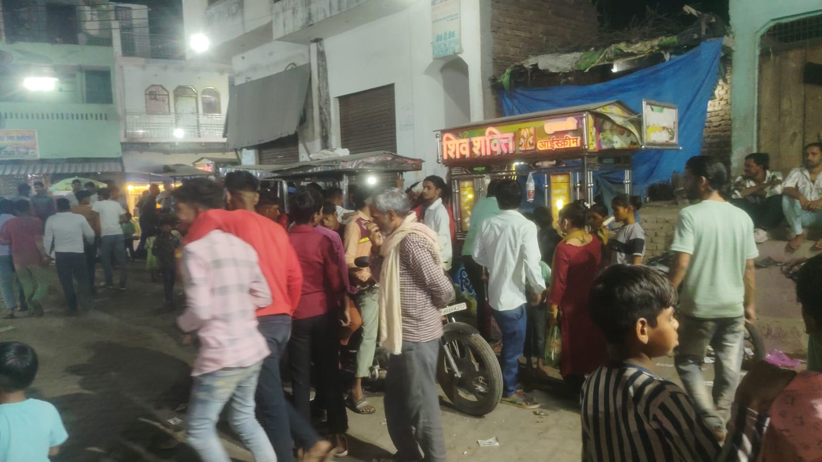 हसायन : शिव मंदिर परिसर में उमड़ा जनसैलाब, फूलडोल मेले में बिखरे होली के रंग