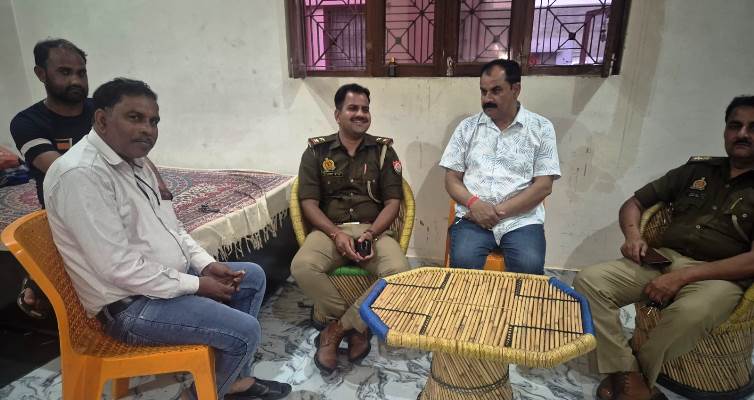 दिल्ली में प्रस्तावित सवर्ण आंदोलन से पहले हाथरस में प्रशासन की सख्ती, कॉंग्रेस और करणी सेना के पदाधिकारियों समेत कई नेता नजरबंद