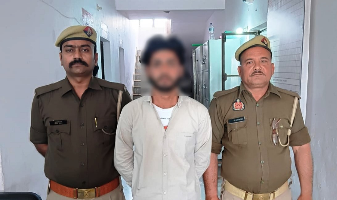 सादाबाद पुलिस ने अवैध तमंचे के साथ एक अभियुक्त को किया गिरफ्तार