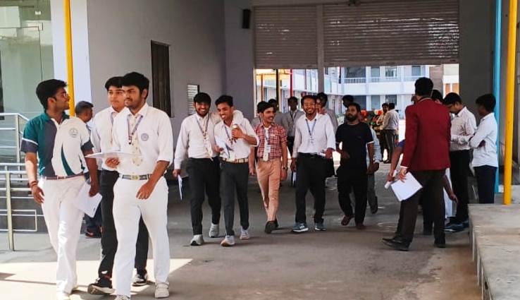 हाथरस में सीबीएसई 12वीं गणित की परीक्षा संपन्न, आठ केंद्रों पर 1245 परीक्षार्थियों ने दी परीक्षा