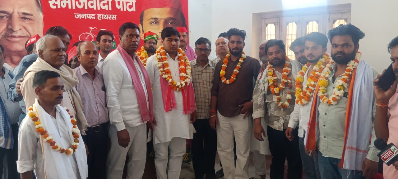 भाजपा-बसपा छोड़ कई लोगों ने थामा समाजवादी पार्टी का दामन, मुलायम सिंह यूथ ब्रिगेड के जिलाध्यक्ष बने नरेश दिवाकर