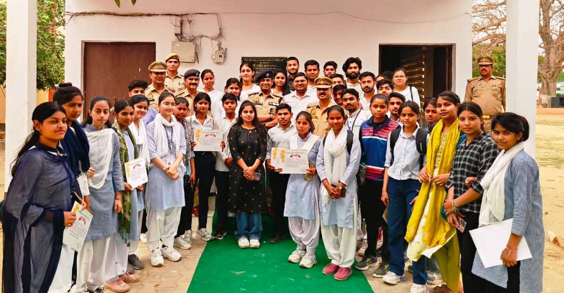 हाथरस में SPEL-3.0 कार्यक्रम का हुआ समापन, पुलिस अधीक्षक ने छात्र-छात्राओं को किया सम्मानित, युवा वर्ग को पुलिसिंग की दी गई व्यावहारिक जानकारी