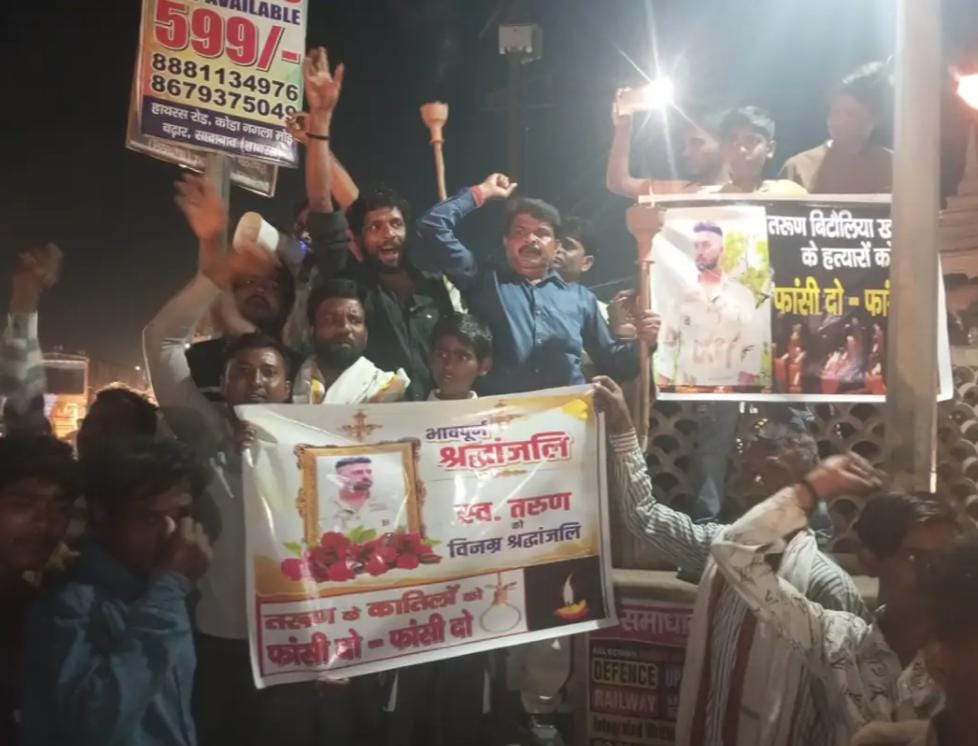 सादाबाद : तरुण के दोषियों को फांसी की मांग, अखिल भारतीय खटीक महासभा के तत्वावधान में निकाला गया कैंडल मार्च